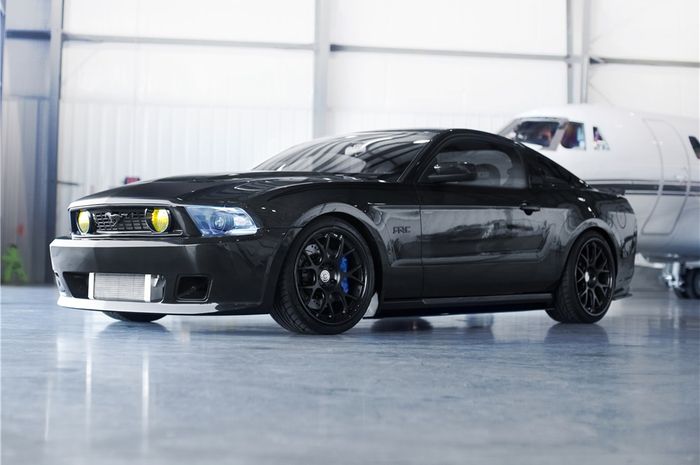 Modifikasi Ford Mustang RTR hasil garapan drifter Vaughn Gittin Jr