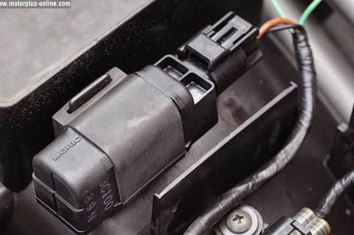 Ilustrasi kondensor di motor Yamaha V-Ixion old