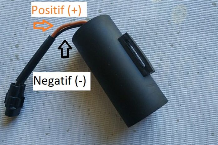 Posisi kutub positif dan negatif pada condensor motor