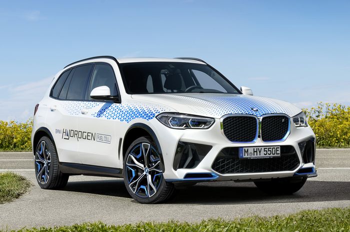 BMW iX5 Hydrogen bakal tampil di IAA Mobility 2021 di Munich, Jerman.