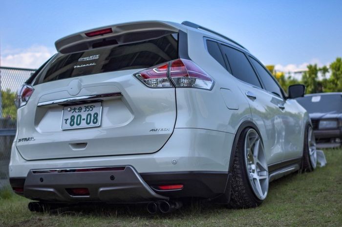 Modifikasi Nissan X-Trail tampil amblas pakai suspensi udara 4-titik