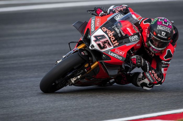 Scott Redding mendominasi Race 1 WorldSBK Navarra 2021, Jonathan Rea dan Toprak Razgatlioglu isi podium.