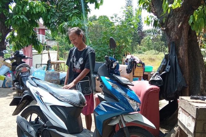 Suhartini, pemulung di Yogyakarta yang mendapat Honda BeAT dari orang tak dikenal