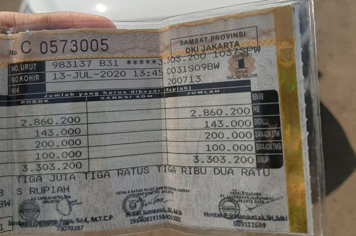 Ilustrasi lembar STNK. Bayar pajak kendaraan sekarang denda dihapus