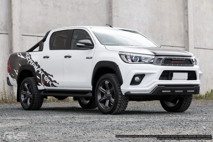 Modifikasi Toyota Hilux ala Gladiator kreasi bengkel RVE, Selandia Baru