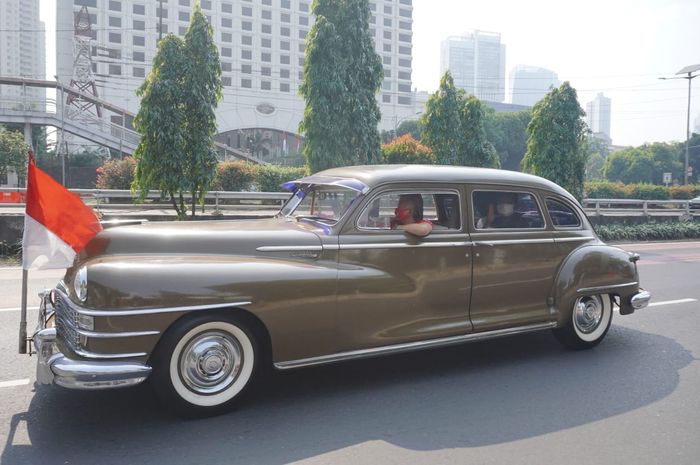 Sambil rayakan HUT ke-77 Ri, yuk coba intip pengalaman naik Chrysler Windsor Limo bekas mobil dinass Ir Soekarno.