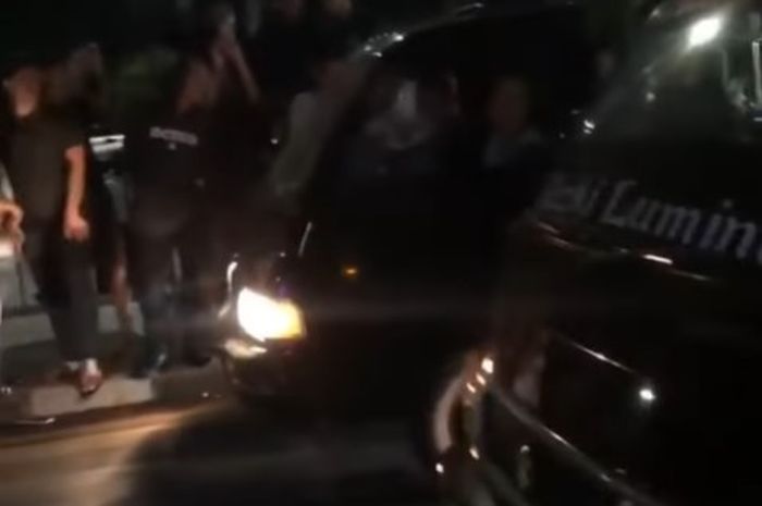 Suzuki Carry penjual tahu bulat yang balapan.