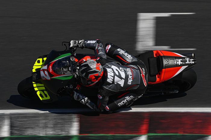 Maverick Vinales dibikin nagih usah jajal motor Aprilia RS-GP, siap sambut MotoGP 2022 nih.