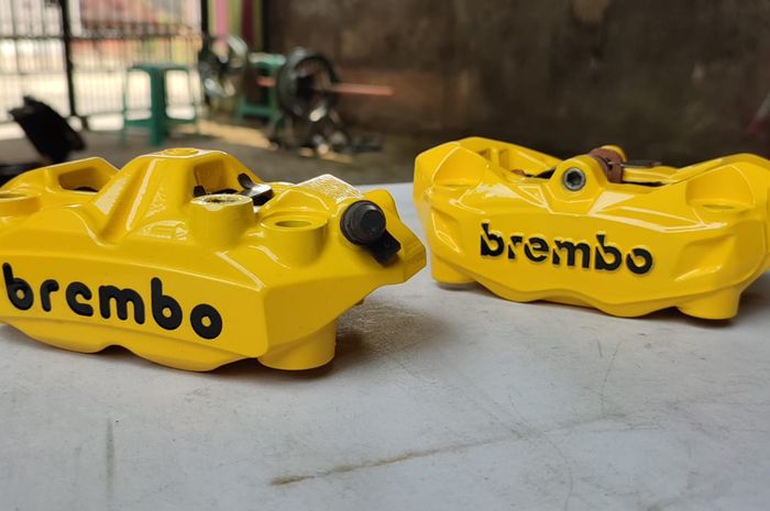 Kaliper Brembo lebih segar dengan warna kuning cerah karya Suto Garage