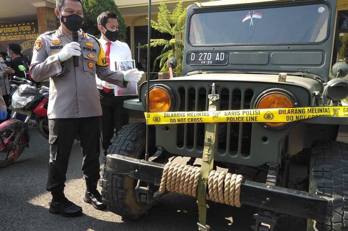 Jeep Willys yang digunakan empat pelaku penodongan di Bojongsoang, Bandung demi permen dan rokok
