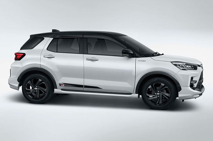 Tampak samping Toyota Raize tipe 1.0T GR Sport.