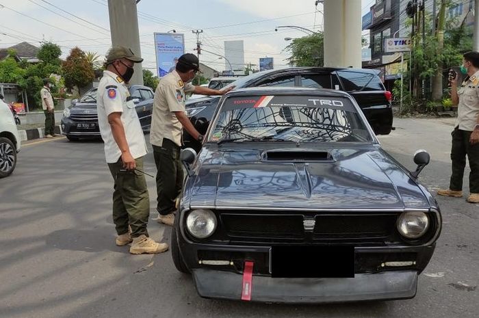 Pos penyekatan tugu Makuto Solo, Jawa Tengah