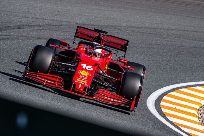 Charles Leclerc akan memulai balapan F1 Rusia 2021 dari starting grid paling belakang karena pergantian mesin. 