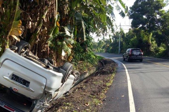 Toyota Avanza yang kecelakaan di Jalan Denpasar-Gilimanuk Selasa (07/09).