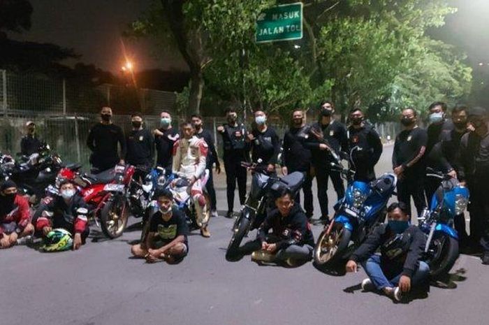Tim Pemburu Preman Polres Metro Jakarta Barat ringkus tujuh pemuda yang gelar balap liar di Kembangan, Jakarta Barat pada Kamis (12/11/2020) 