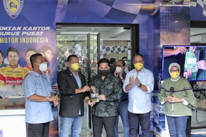 Kerjasama BNI dan IMI ini ditandai dengan penandatanganan nota kesepahaman (MoU) yang dihadiri Ketua Umum IMI Bambang Soesatyo dan Menteri BUMN RI Erick Thohir. 