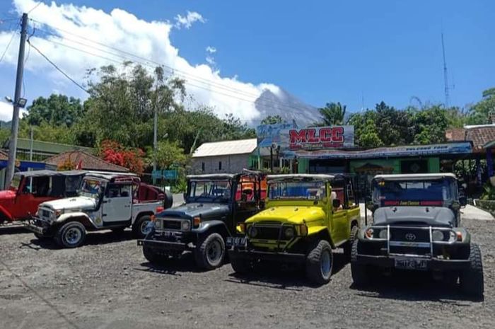 Ilustrasi jip wisata di Gunung Merapi