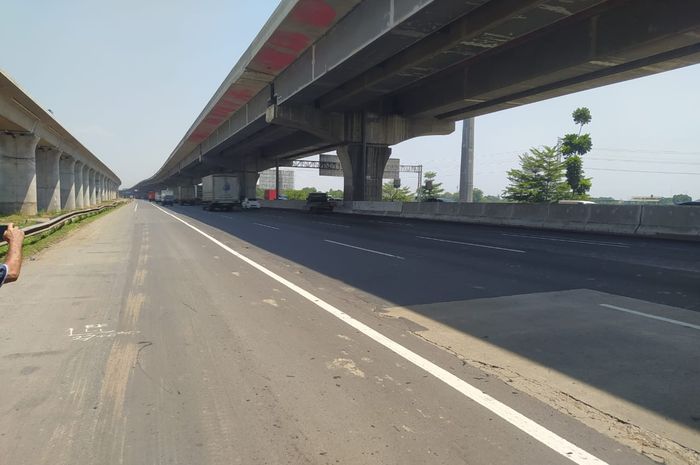 Perbaikan jalan tol Jakarta Cikampek