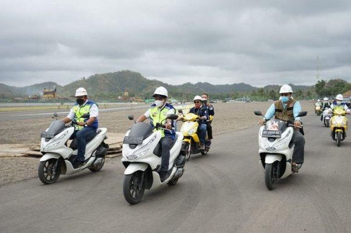 Menteri Investasi sekaligus Kepala BKPM RI Bahlil Lahadalia bersama rombongan saat di sirkuit Mandalika.