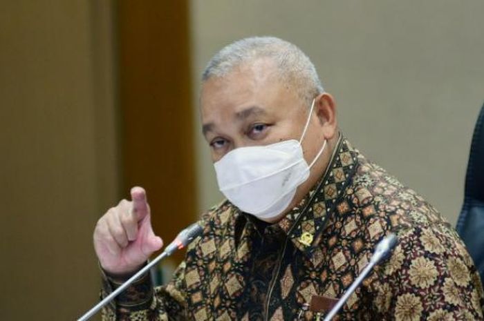 Alex Noerdin ditetapkan sebagai tersangka dugaan korupsi di Perusahaan Daerah Pertambangan dan Energi Sumatera Selatan (PDPDE Sumsel).