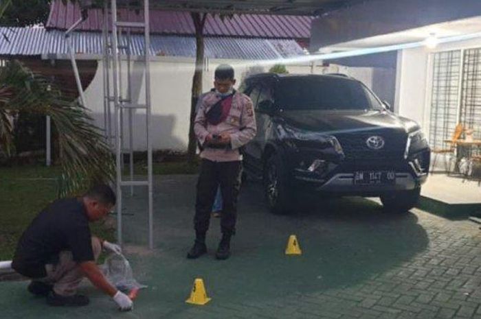 Toyota Fortuner dinas Kadivpas Kemenkumham, Maulidi Hilal dilempar Bom Molotov