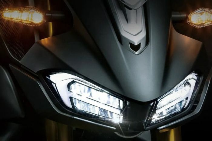 Sportbike non-fairing Suzuki yang dipasarkan di Cina, namanya Haojue XCR300.