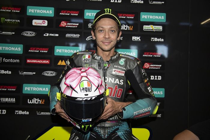 Valentino Rossi pamer helm spesial MotoGP San Marino 2021