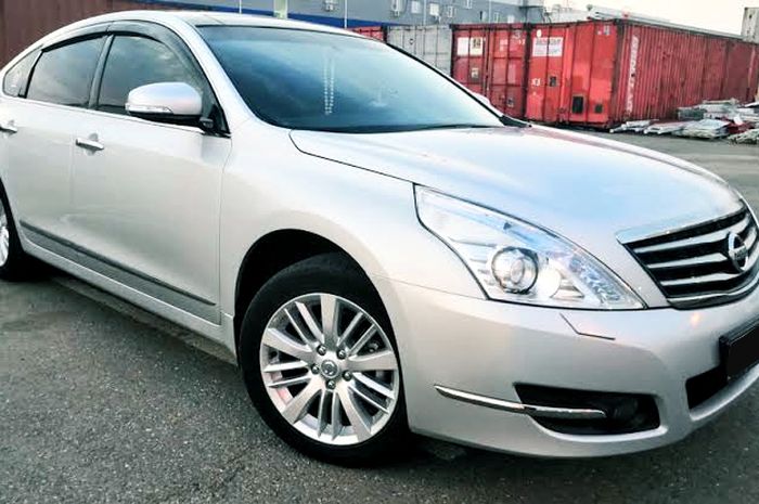 Ilustrasi Nissan Teana generasi kedua