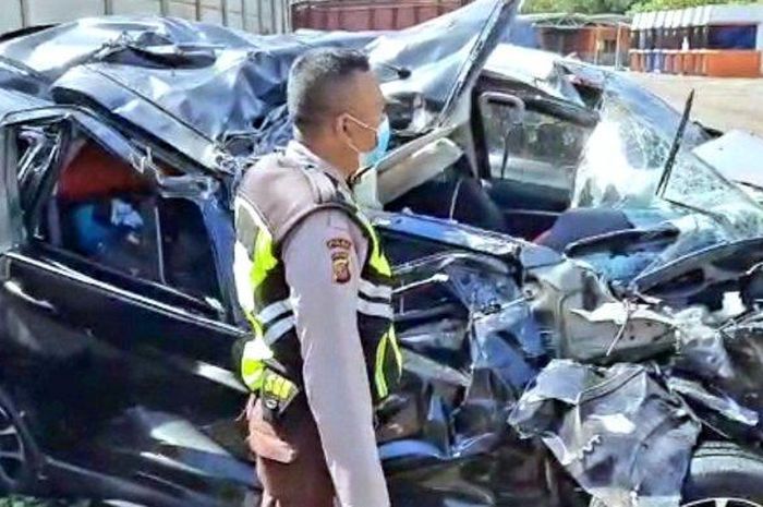 Suzuki XL7 hancur lebur usai kecelakaan maut di ruas tol Cipali arah Jakarta, Cikopo, Purwakarta, (22/9/21)