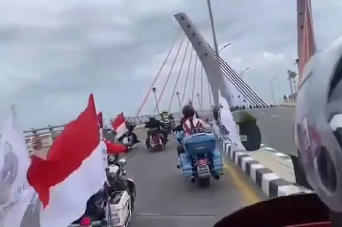 Viral video konvoi moge Harley-Davidson lewat Jembatan Alalak I.