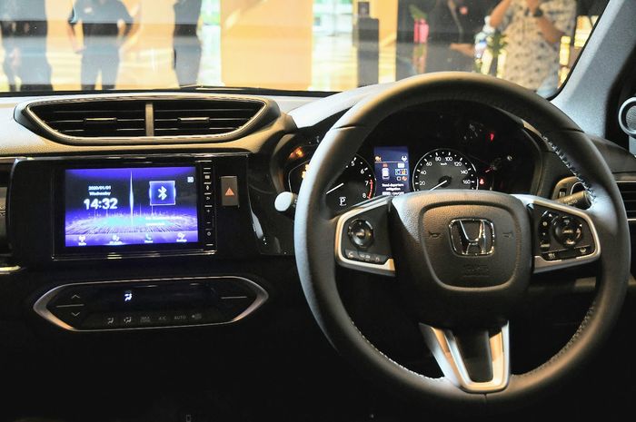 Gak perlu colok smartphone lagi, mulai tahun depan semua mobil baru Honda langsung bisa pakai aplikasi Google gara-gara fitur ini.