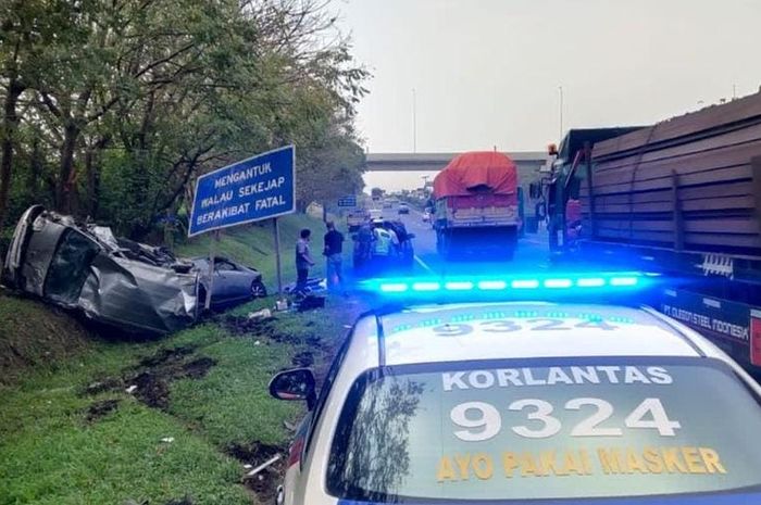 Kecelakaan yang melibatkan DAihatsu Gran Max dan Ayla di Tol Tangerang-Merak
