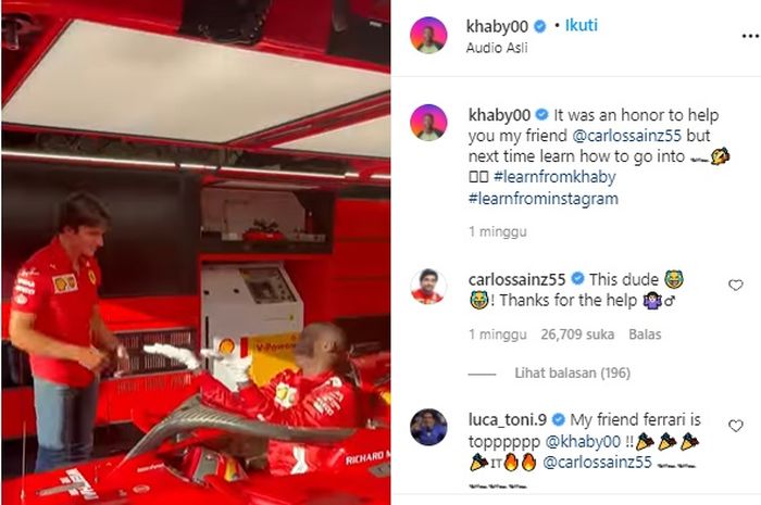 Pembalap F1 tim Ferrari, Carlos Sainz dibantu Khaby Lame masuk ke mobil