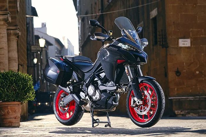 Ducati Multistrada V2 2022 resmi meluncur.