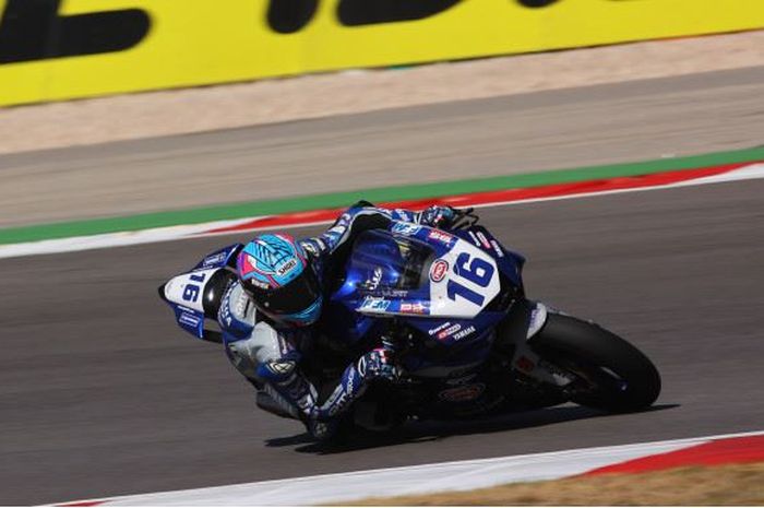 Jules Cluzel sukses asapi rival-rivalnya dan sabet kemenangan di Race 1 WorldSSP Portugal 2021, Sabtu (02/10).