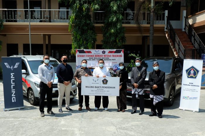 Wuling Motors serahkan bantuan untuk SMK Taruna Bangsa Pati, Jawa Tengah