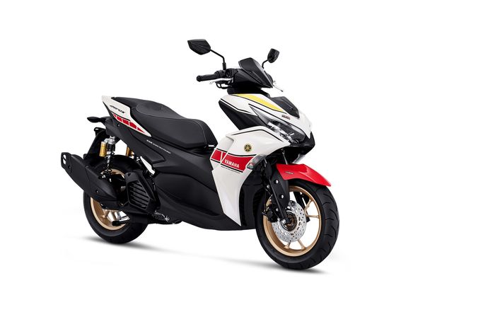 Warna All New Aerox 155 Connected ABS dengan livery Yamaha World Grand Prix 60th Anniversary, didominasi putih dengan speedblocks khas Yamaha berwarna merah.