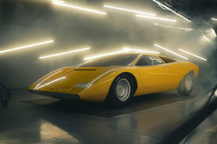 Lamborghini telah merekonstruksi Countach LP 500 1971.