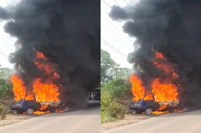 Suzuki Carry Pikap dan Yamaha Jupiter Z terbakar di Jalan Lintas Sumatera, desa Kebur, Merapi Barat, Lahat, Sumsel