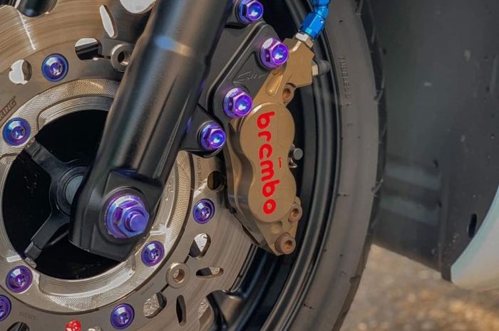 Ilustrasi modif part di bagian pengereman motor jenis ABS