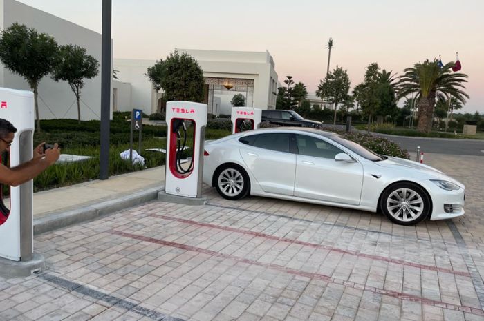 Supercharger baru Tesla di Tangier, Maroko
