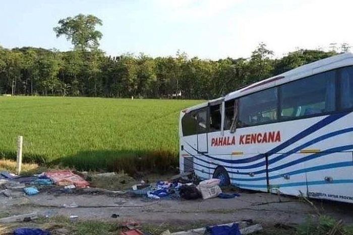 Bus Pahala Kencana berjuluk Siliwangi yang kecelakaan di tol Pemalang, Jawa Tengah