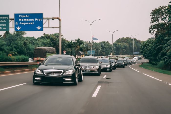 Komunitas mobil Mercedes-Benz W221