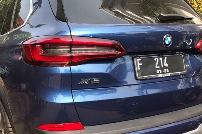 Mobil dengan nopol syantik tanpa huruf belakang (ilustrasi)