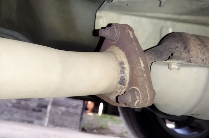 Ilustrasi buka baut berkarat