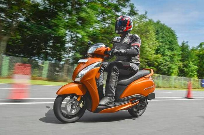 TVS rilis skutik baru buat jegal Honda Vario 125, namanya TVS Jupiter 125.