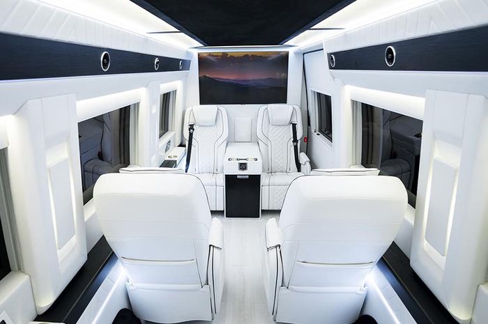 Inkas menyulap kabin Mercedes-Benz Sprinter seperti limusin VIP dengan fitur mewah