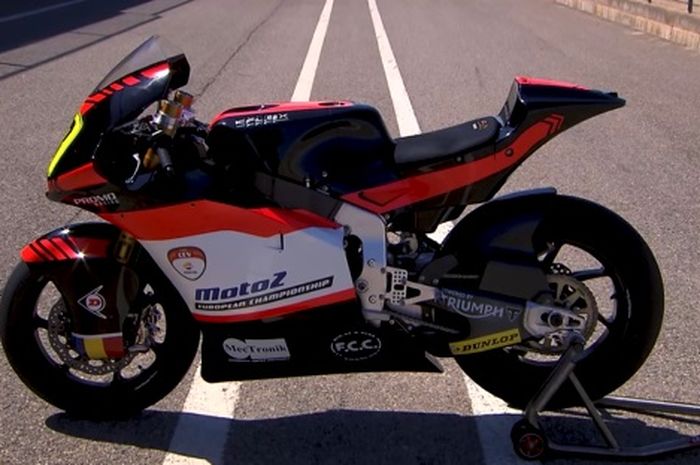 CEV Moto2 bermesin Triumph tiga silinder 765 cc. 