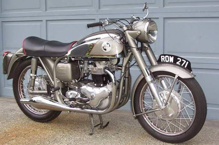 Ilustrasi Norton 88 Dominator Deluxe Twin.