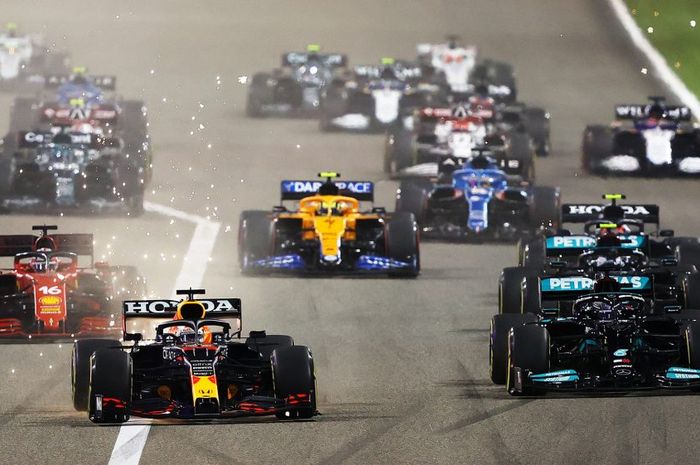 Jadwal Sementara F1 2022 resmi dikeluarkan dengan 23 seri setahun dan membuat balapan menjadi padat dalam sebulan. 